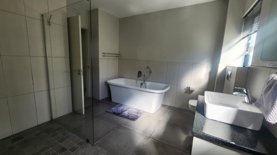 4 Bedroom Property for Sale in Westcliff Western Cape